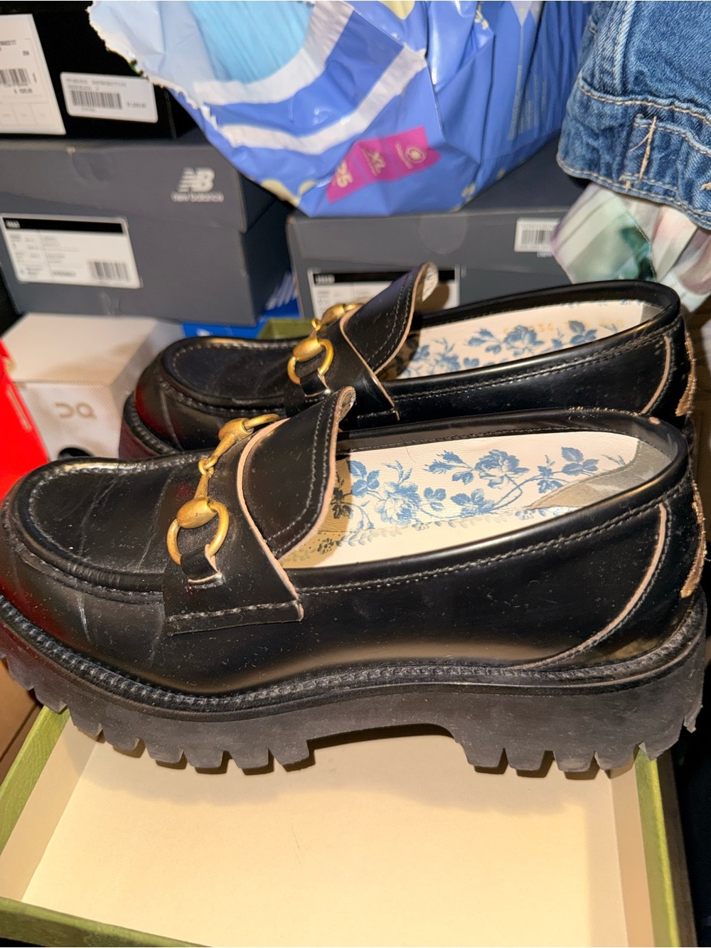 Gucci Black Loafers with Gold Hardware and Bee Embroidery - Picture 6 of 7